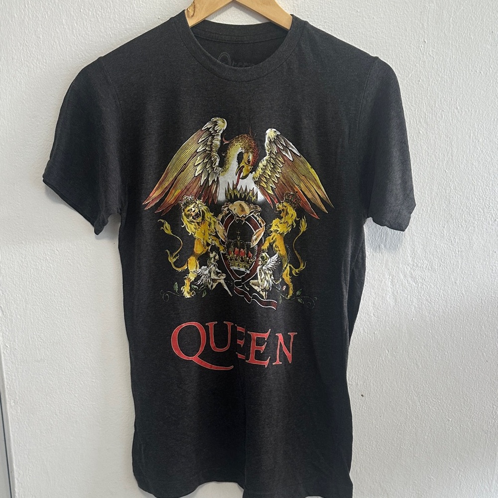 Queen Black Tee with Bold Graphic